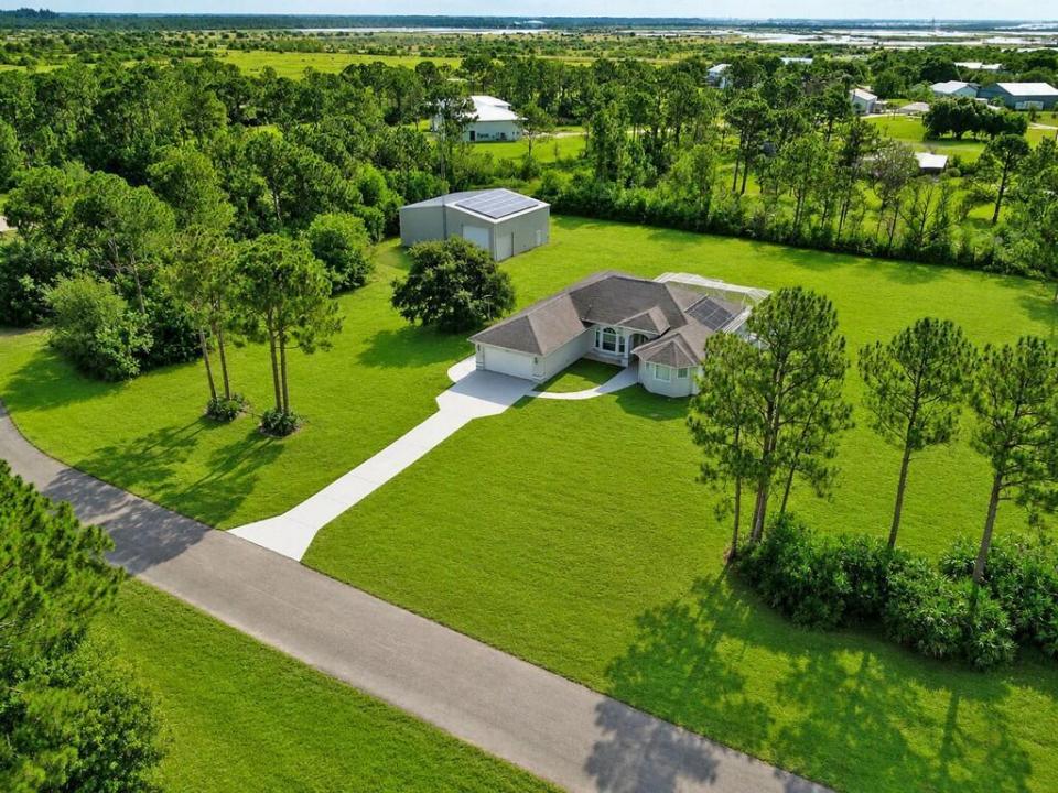 12274 Golden Eagle Street, Port St. Lucie, Floryda 34987, USA