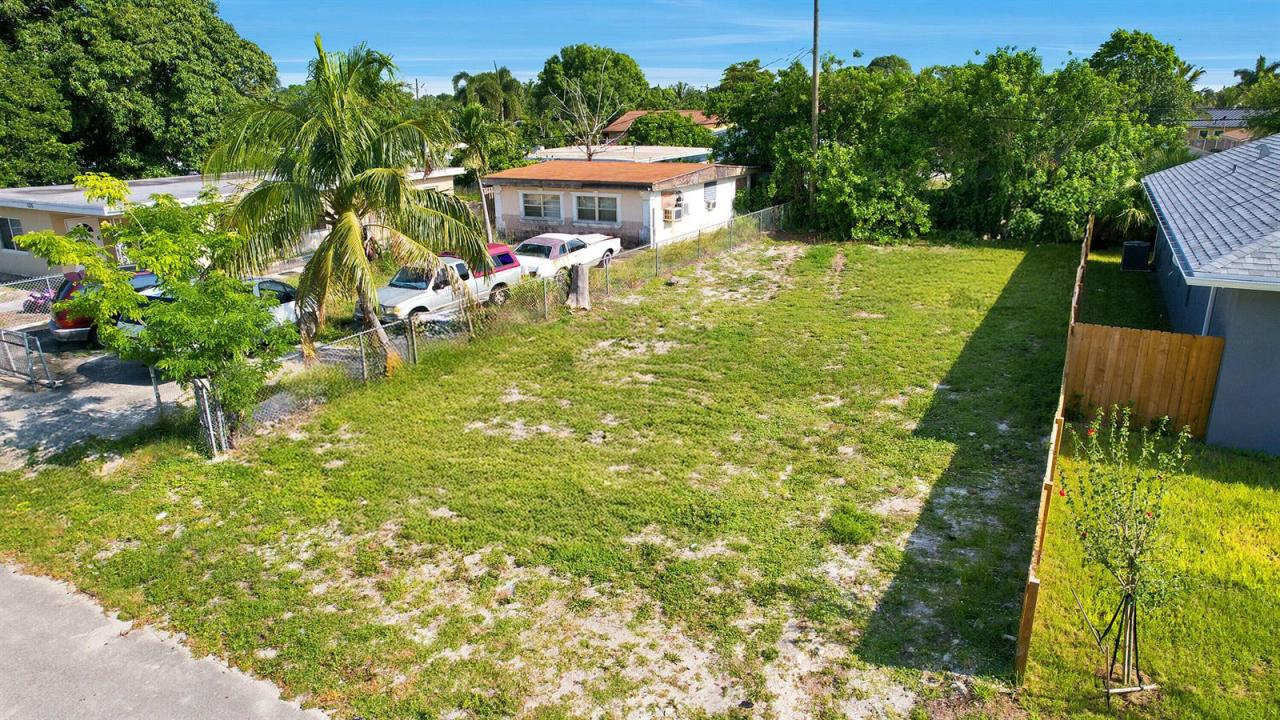 1141 Peak Road, Lake Worth, Florida 33462, USA