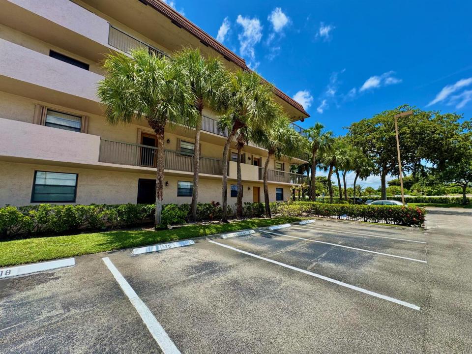 4930 E Sabal Palm Boulevard 107, Tamarac, Florida 33319, USA