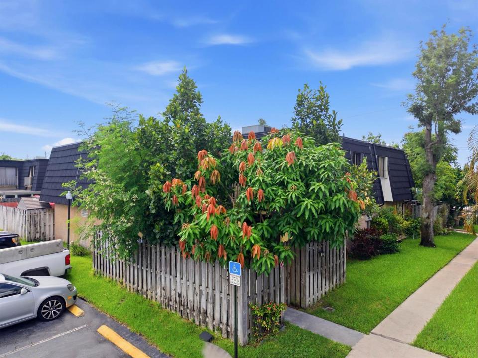 105 Woodland Road, Palm Springs, Florida 33461, Stati Uniti