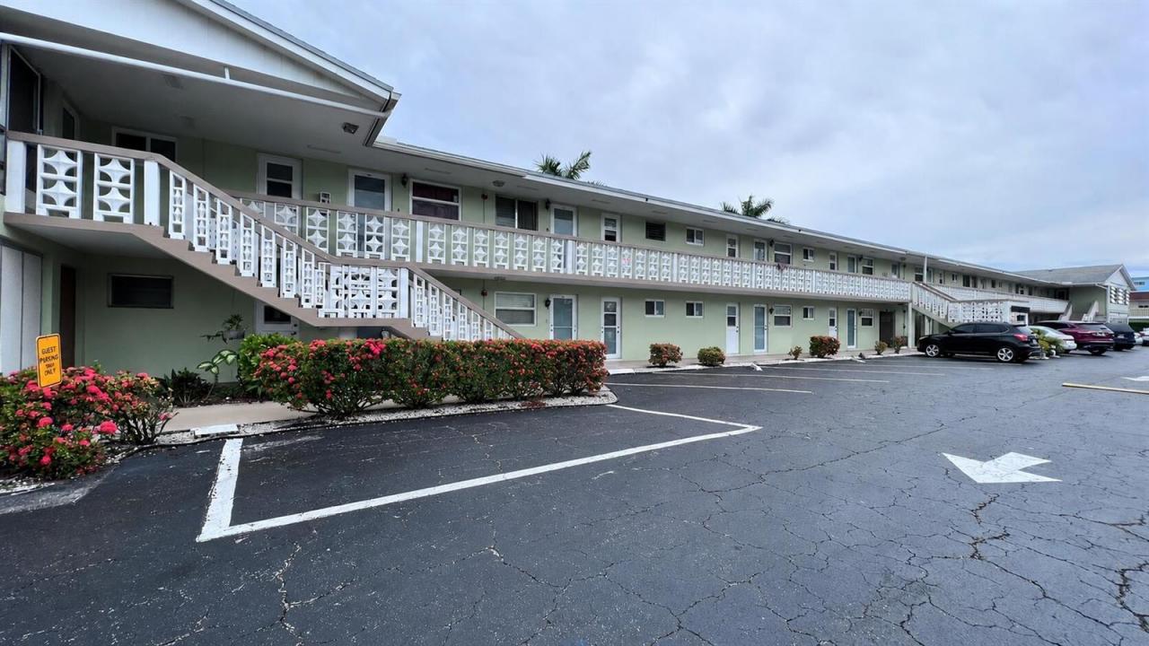 960 Crystal Lake Drive 104, Deerfield Beach, Floride 33064, États-Unis