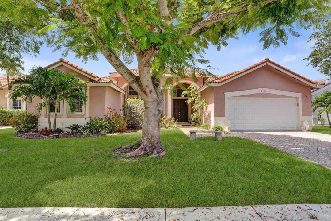 16413 NW 12th Street, Pembroke Pines, Floride 33028, États-Unis