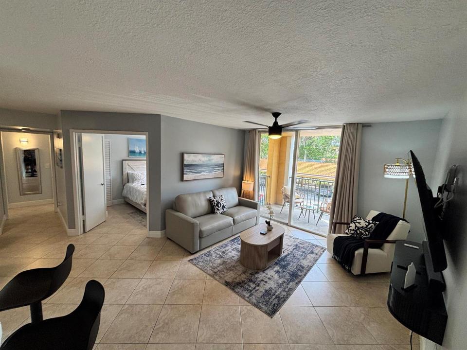 123 Yacht Club Way 207, Hypoluxo, Florida 33462, USA