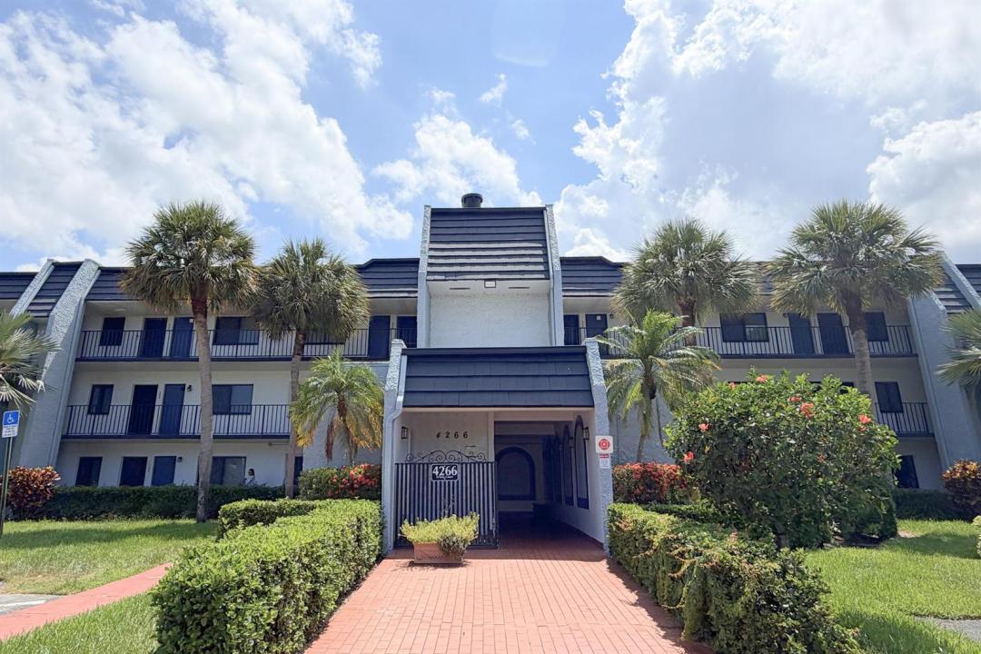 4266 Deste Court 101, Lake Worth, Florida 33467, USA