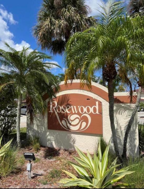 9903 Three Lakes Circle, Boca Raton, Floryda 33428, USA