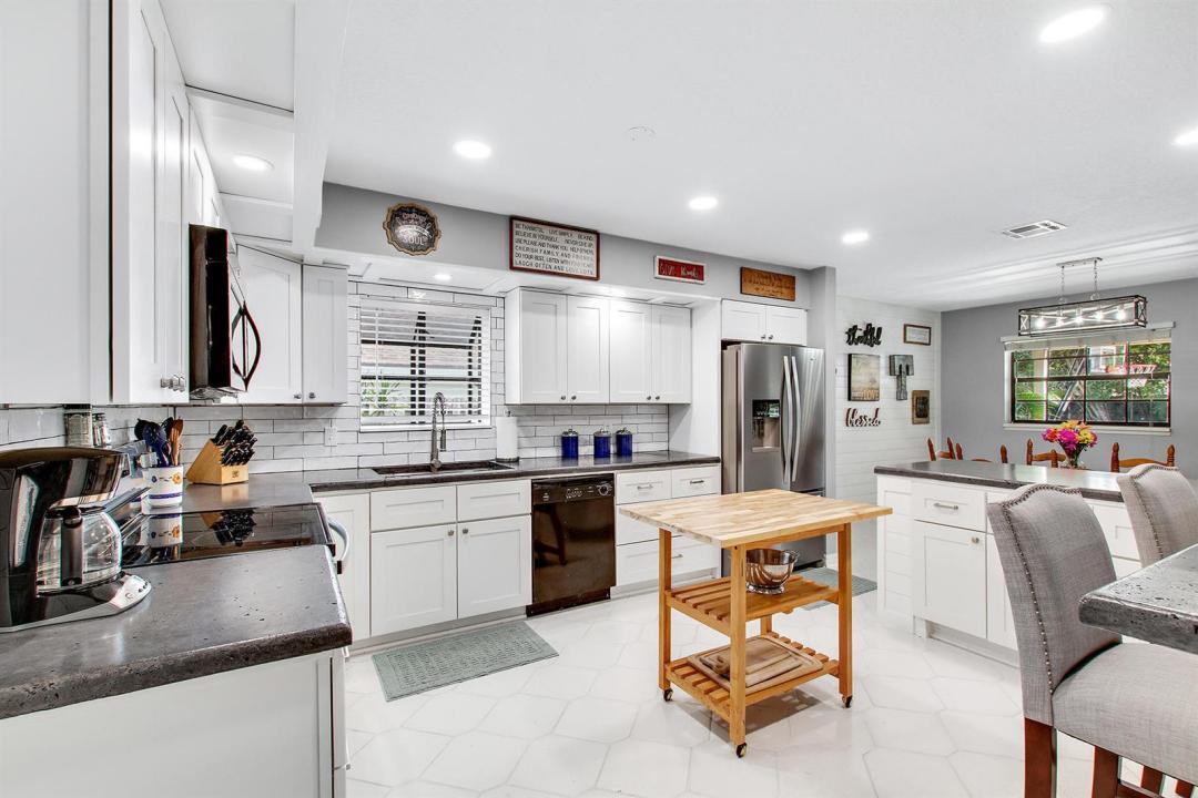 912 Blueberry Drive, Wellington, Florida 33414, USA