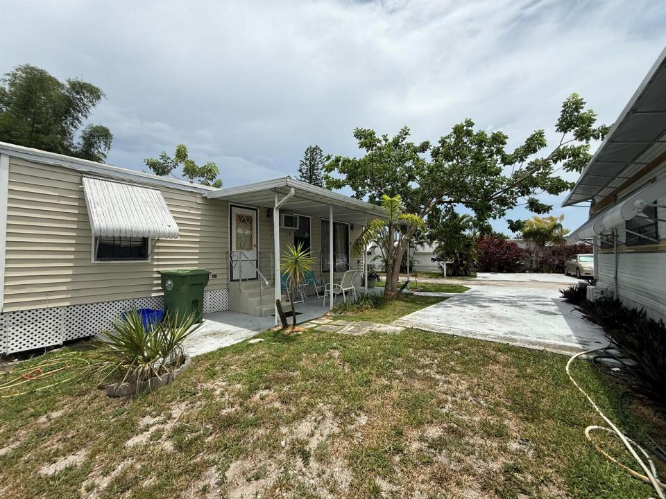 42 Palm Drive 42, Floryda 33461, USA
