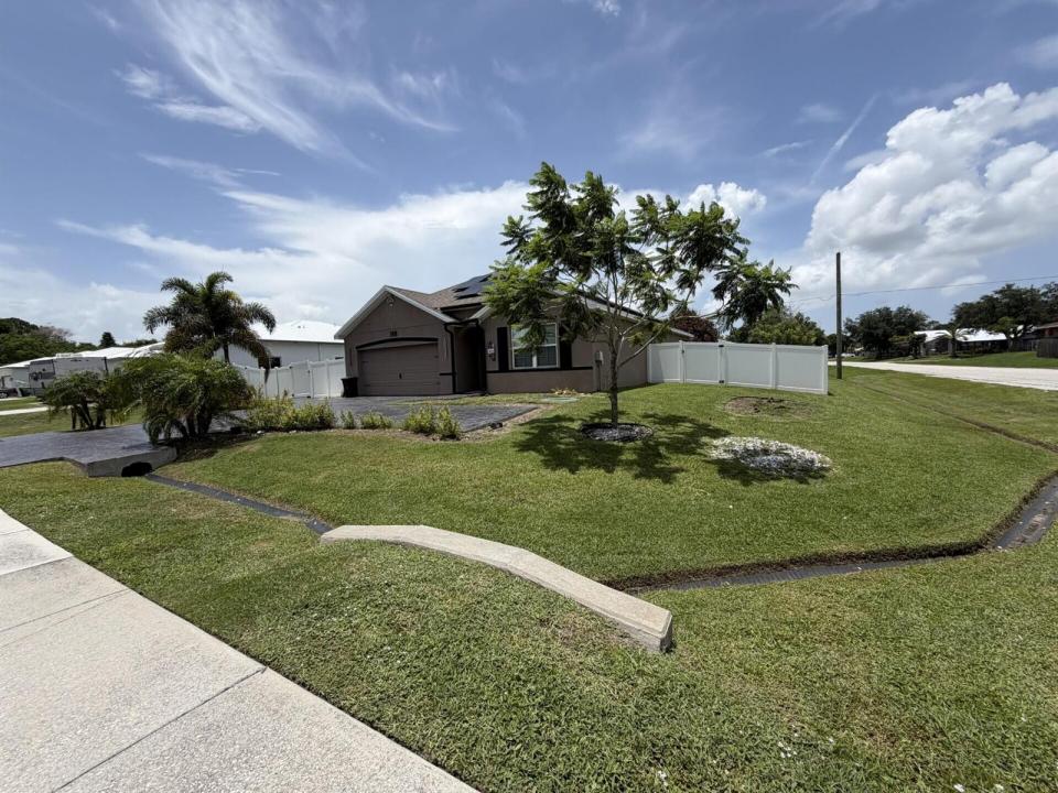 103 SW Oakridge Drive, Port St. Lucie, Floride 34984, États-Unis