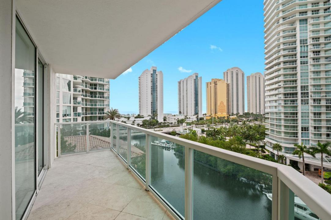200 Sunny Isles Boulevard 2-806, Sunny Isles Beach, Floride 33160, États-Unis