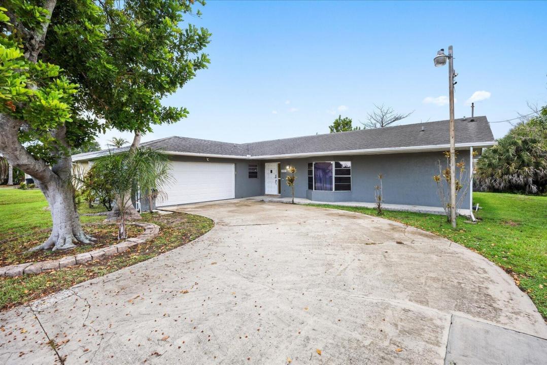 2550 SE Hemsing Street, Florida 34984, Stati Uniti