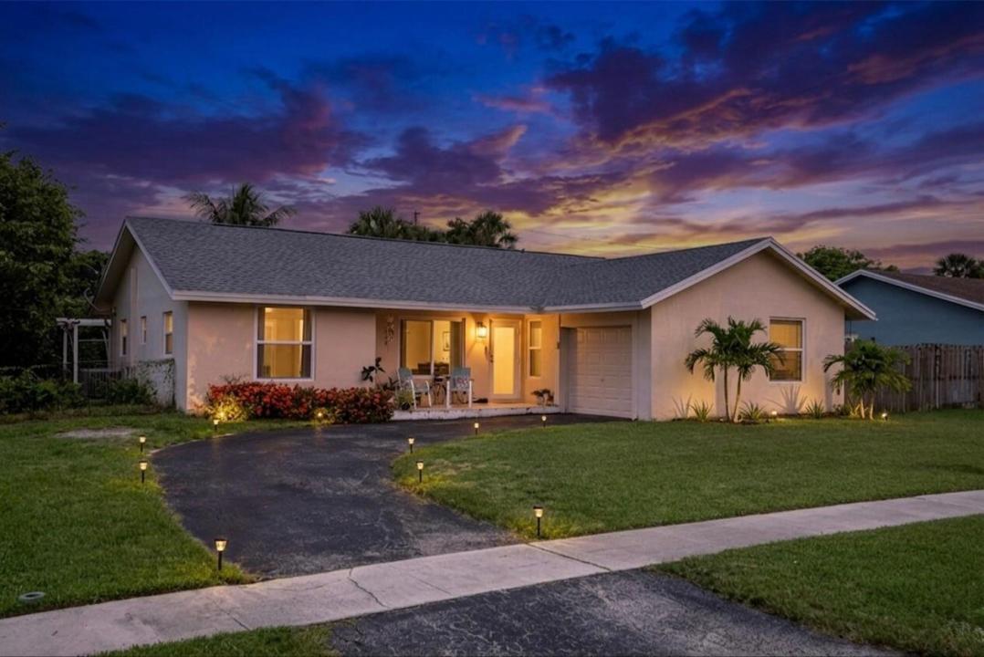 9544 Richmond Circle, Boca Raton, Florida 33434, USA