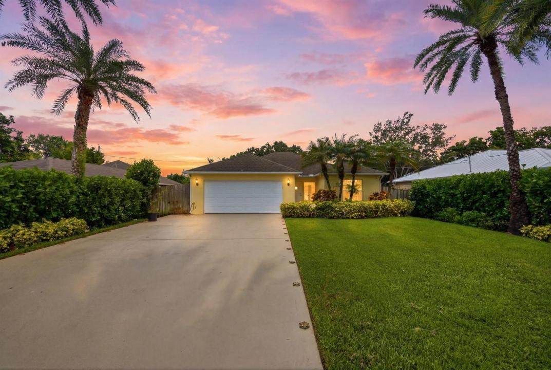 3772 SE Upper Street, Stuart, Florida 34997, USA