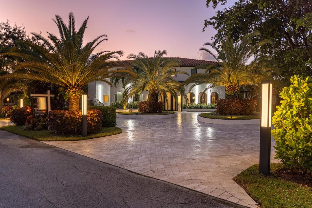 290 NW 6th Street, Boca Raton, Florida 33432, USA
