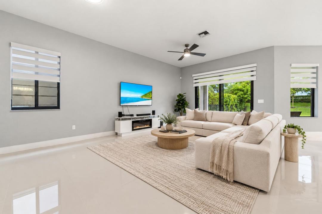 10555 Waves Way, Parkland, Florida 33076, USA