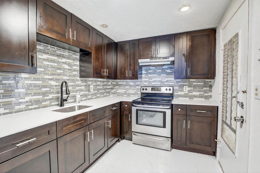 4770 NW 10th Court 104, Plantation, Floride 33313, États-Unis