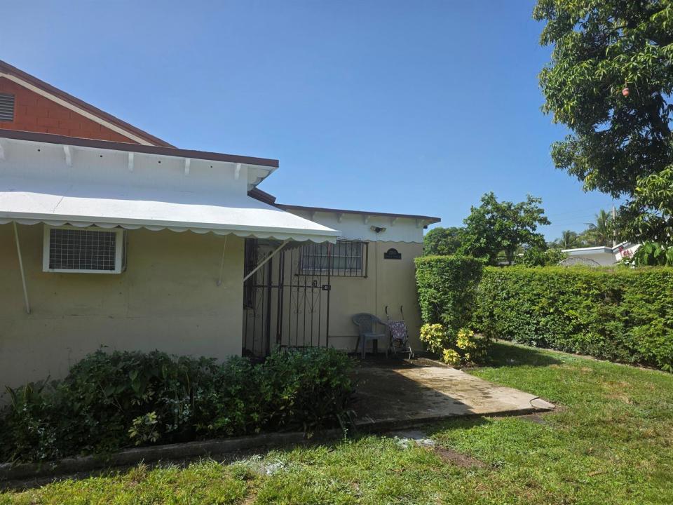 2466 NW 91st Street, Miami, Florida 33147, USA