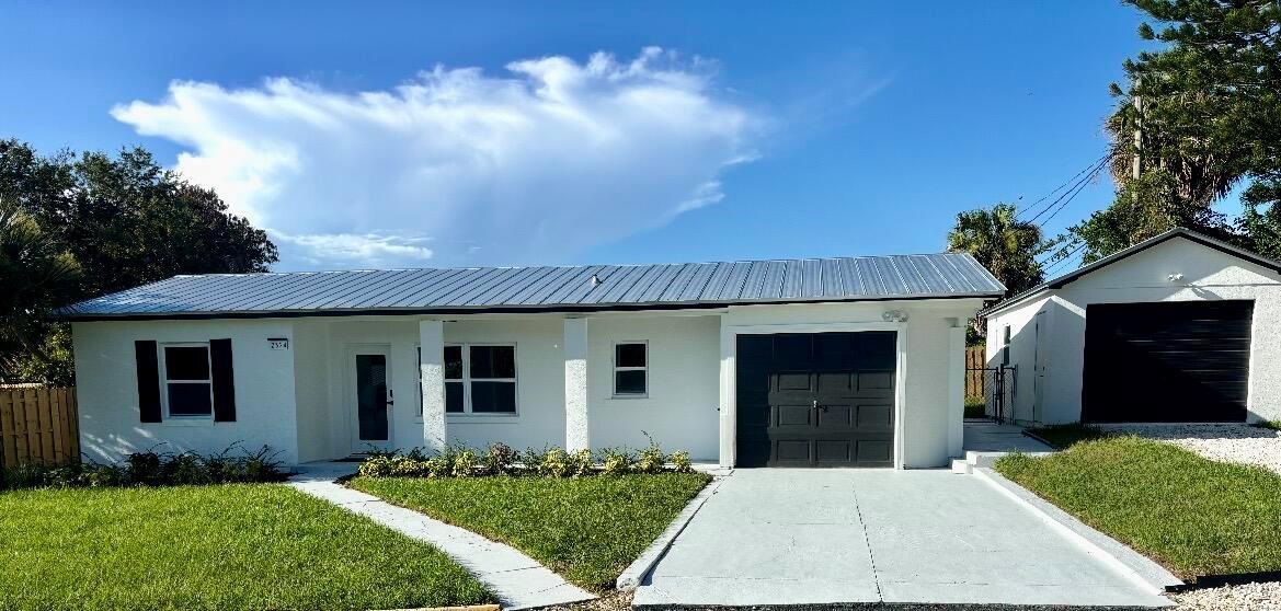 2324 NE Pine Ridge Street, Jensen Beach, Floride 34957, États-Unis