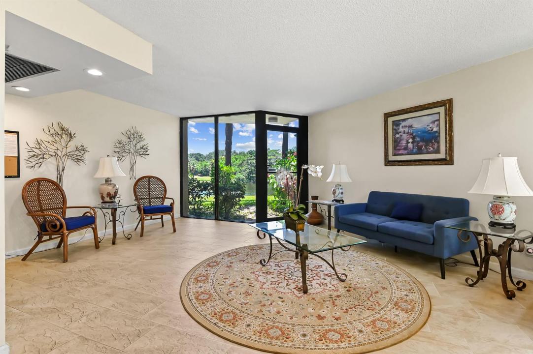 5188 Woodland Lakes Drive 332, Palm Beach Gardens, Florida 33418, USA