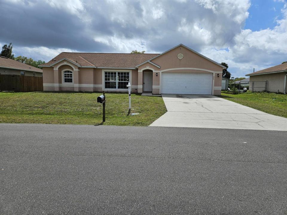 570 Ontario NW Street, Palm Bay, Floride 32907, États-Unis