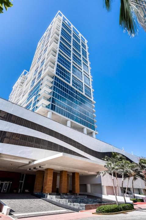 6899 Collins Avenue 1409, Miami Beach, Florida 33141, USA