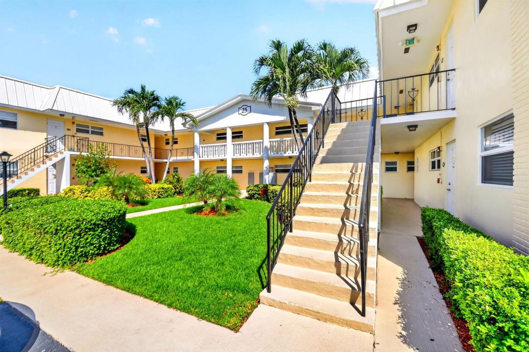 25 Colonial Club Drive 205, Boynton Beach, Florida 33435, Stati Uniti