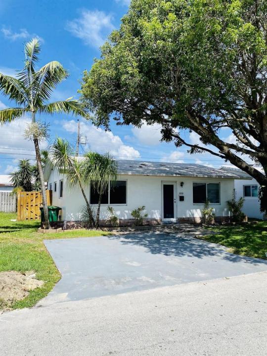 4559 NW 16th Way, Tamarac, Florida 33309, USA