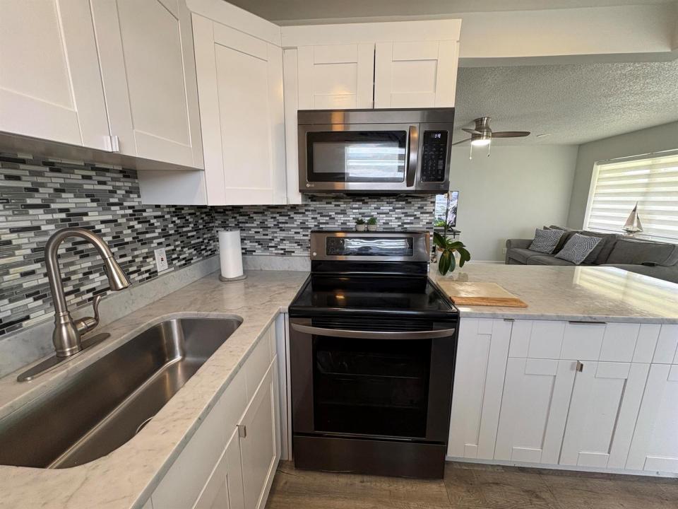 277 CHATHAM N, West Palm Beach, Florida 33417, USA