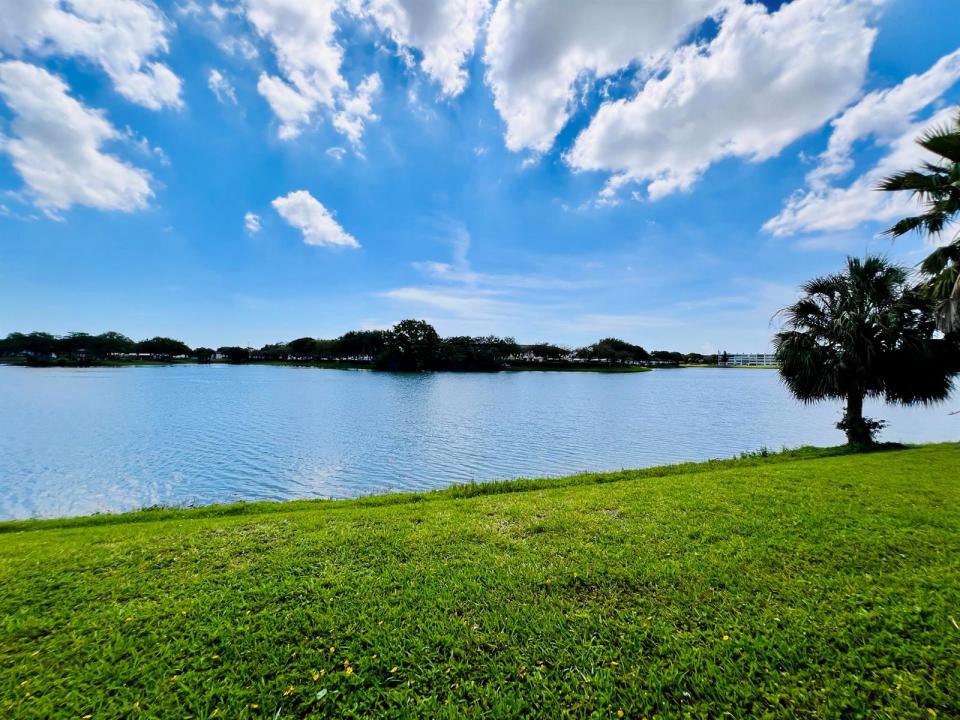 57 Chatham C, West Palm Beach, Florida 33417, USA