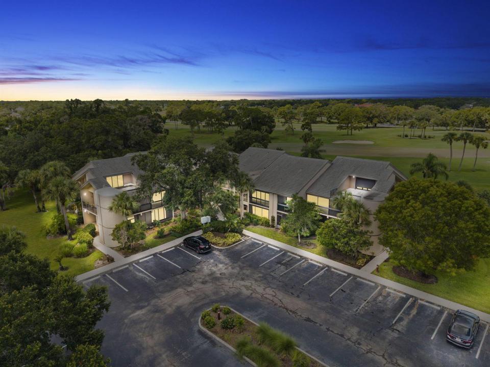 9450 Meadowood Drive 101, Fort Pierce, Florida 34951, USA