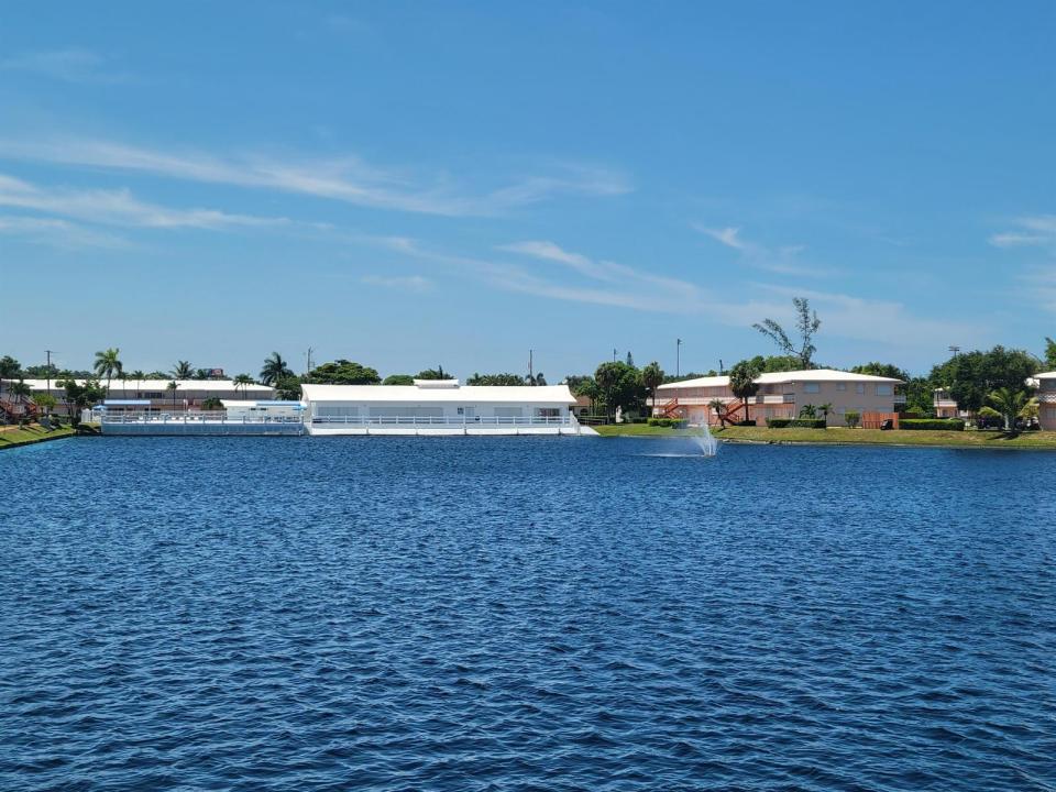 1050 SW 11th Street L2, Hallandale Beach, Floride 33009, États-Unis