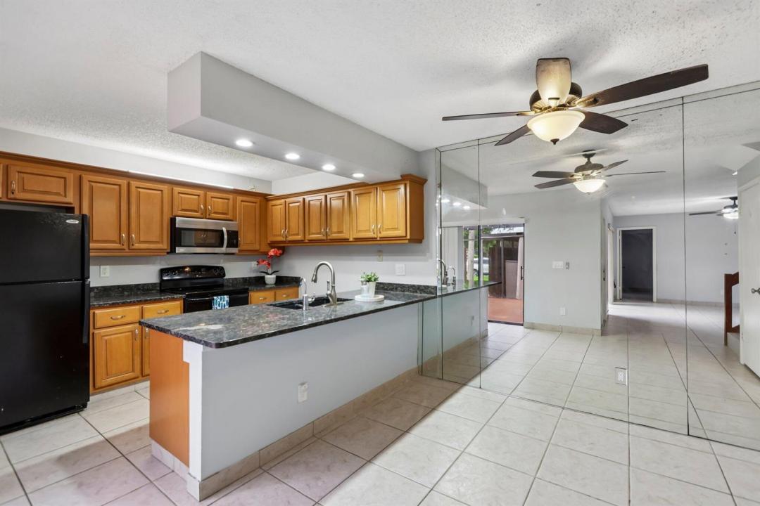1176 SW 118th Terrace, Davie, Florida 33325, USA