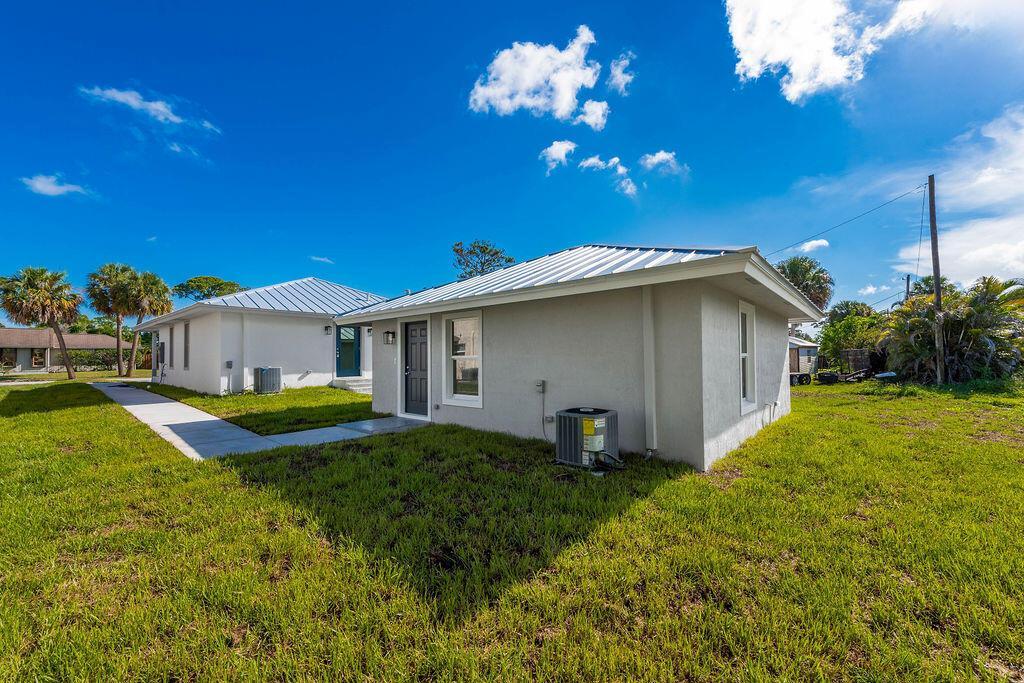 3018 SE Iris Street 2, Stuart, Florida 34997, USA