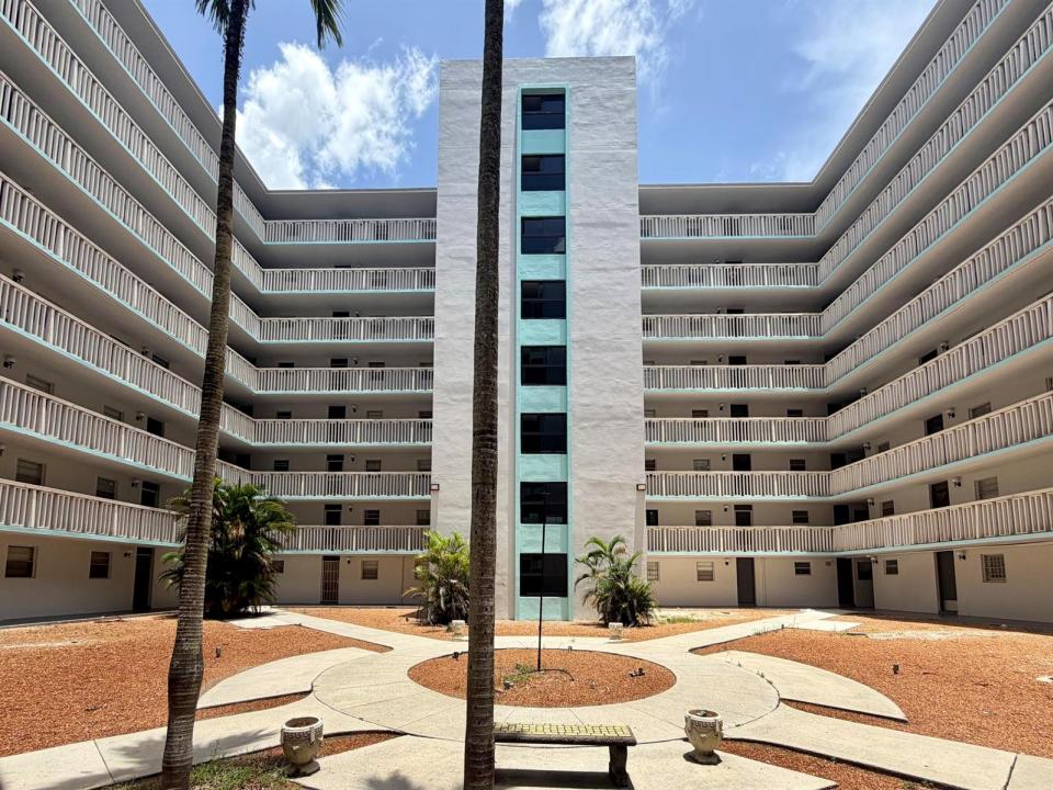 15600 NW 7th Avenue 303, Miami, Floride 33169, États-Unis