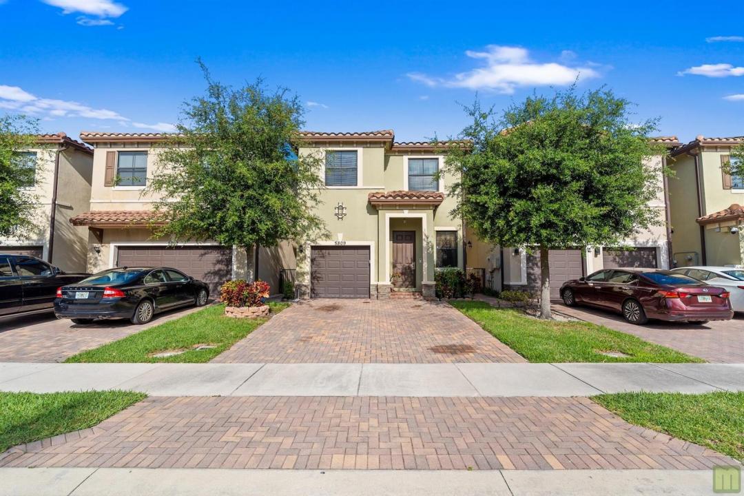 5809 NW 46th Lane, Tamarac, Florida 33319, USA
