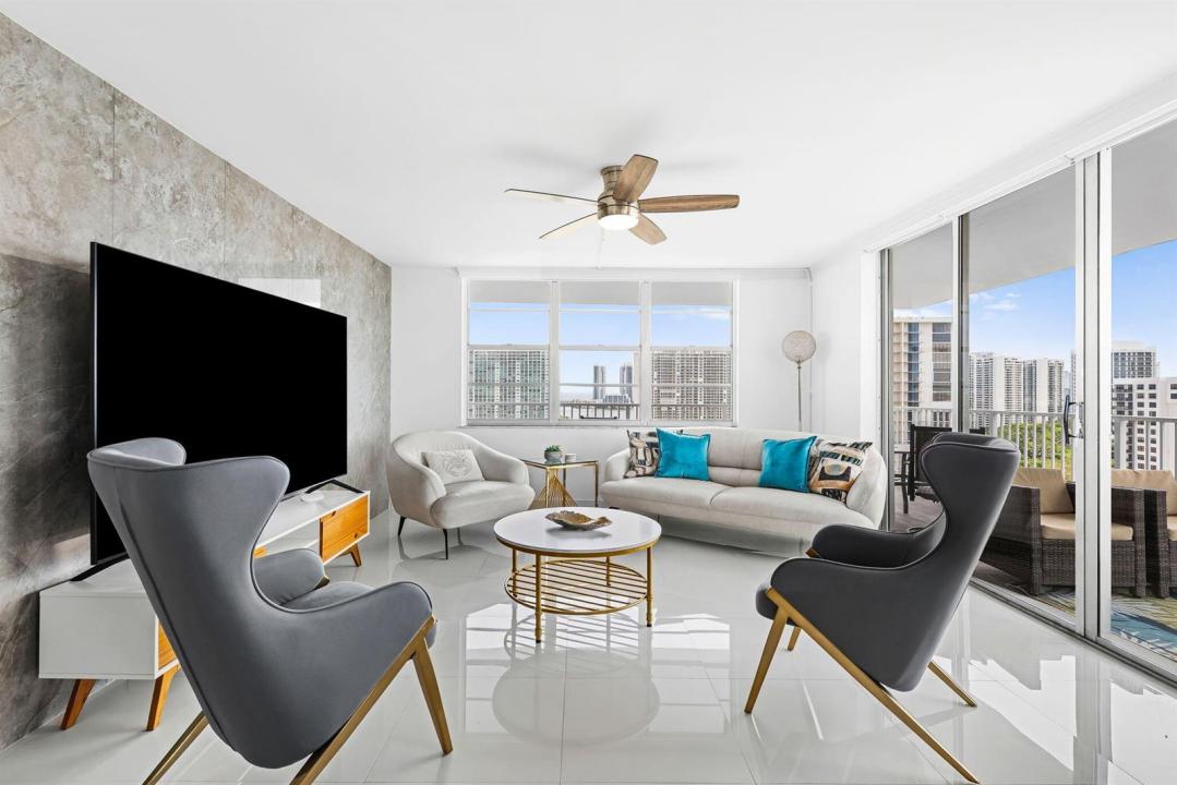 2851 NE 183rd Street 2117, Aventura, Florida 33160, USA