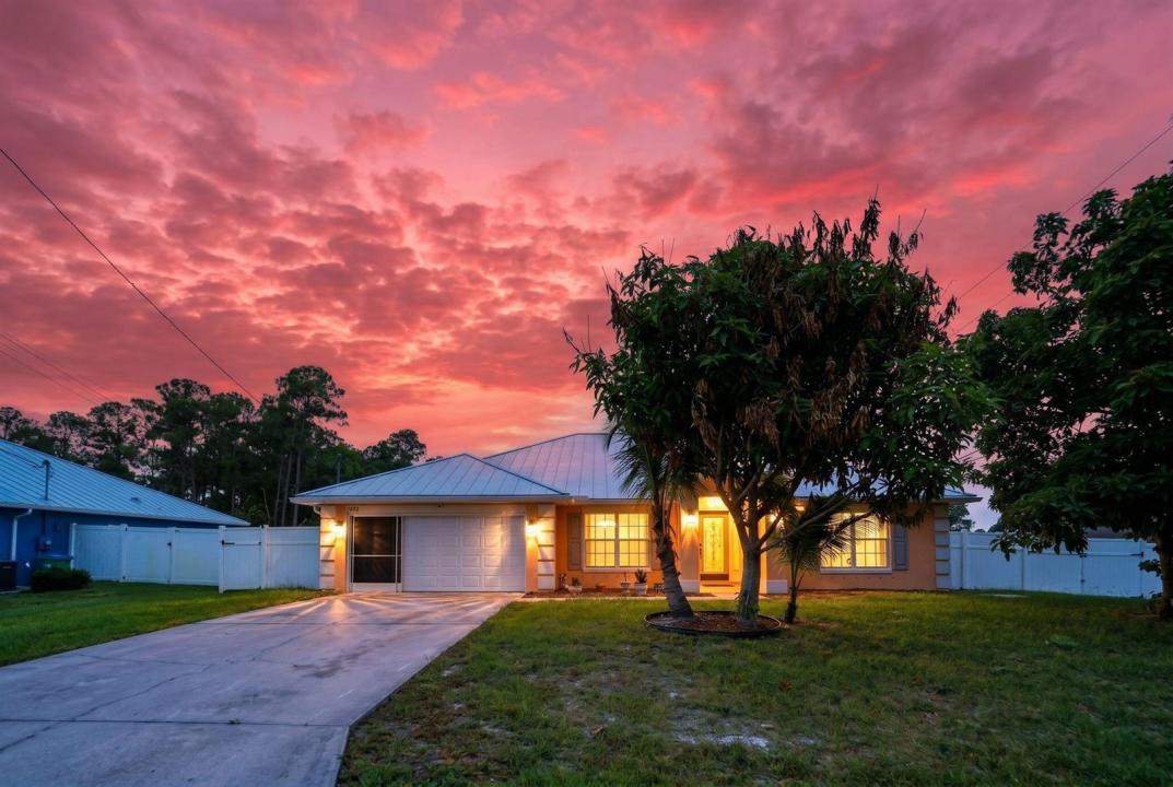 1692 SW Lofgren Avenue, Port St. Lucie, 플로리다 34953, 미국