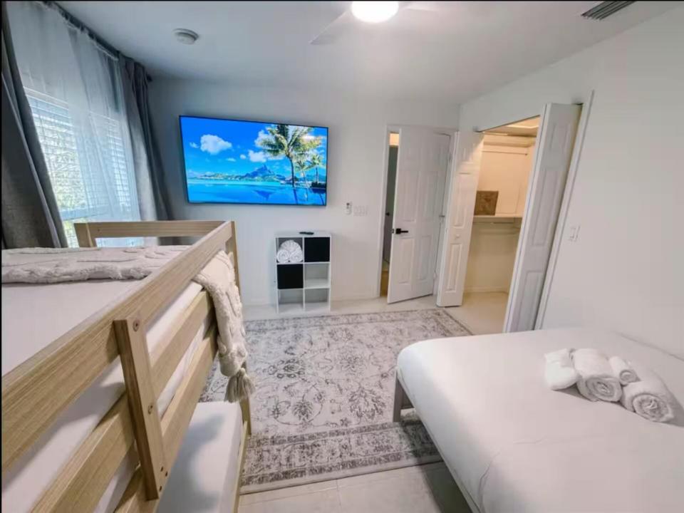 2473 SE Sidonia Street, Port St. Lucie, Florida 34952, USA
