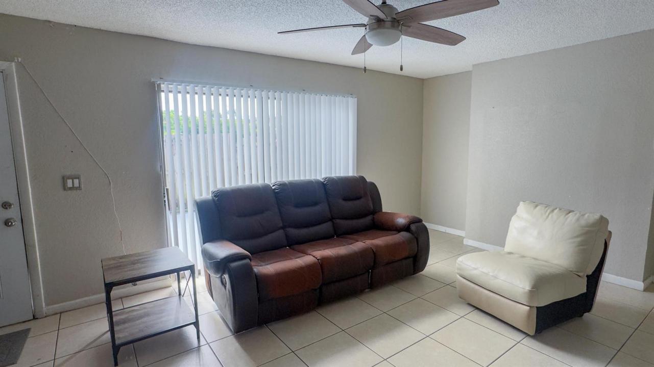 407 Arabian Road, Palm Springs, Floride 33461, États-Unis