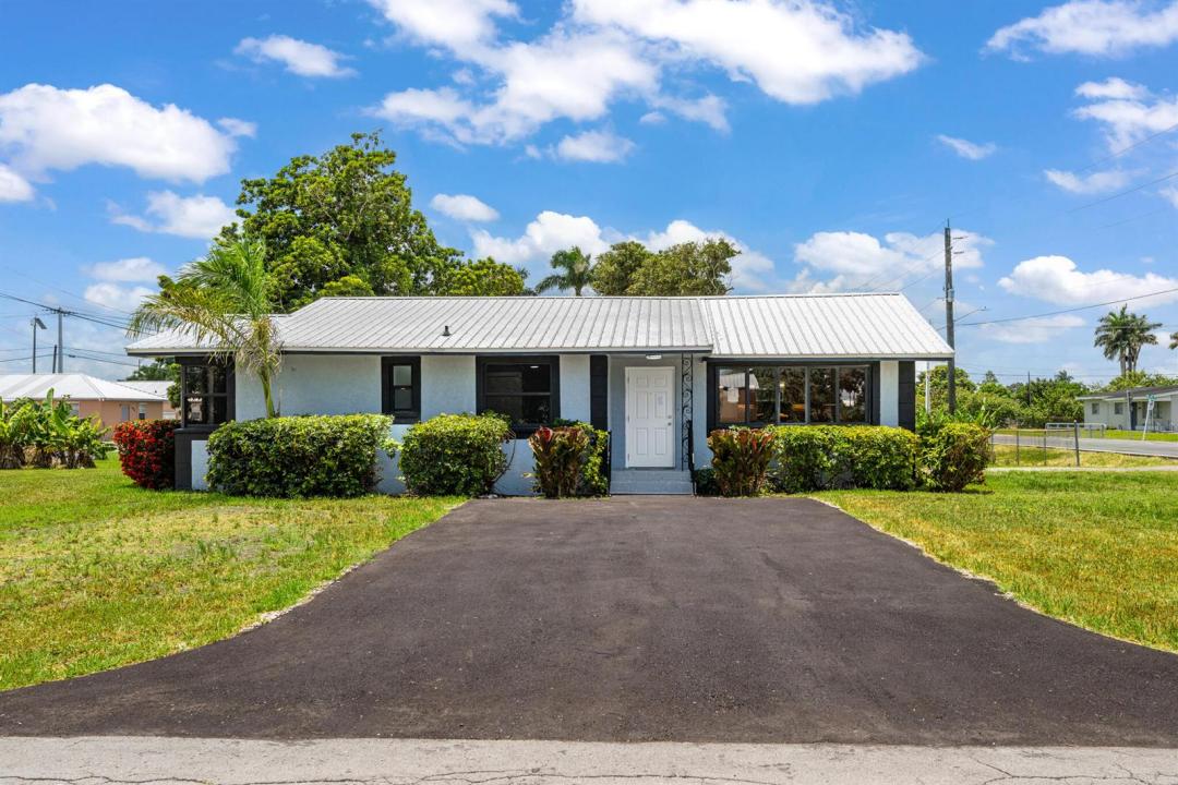24 NW Avenue I, Belle Glade, Florida 33430, USA