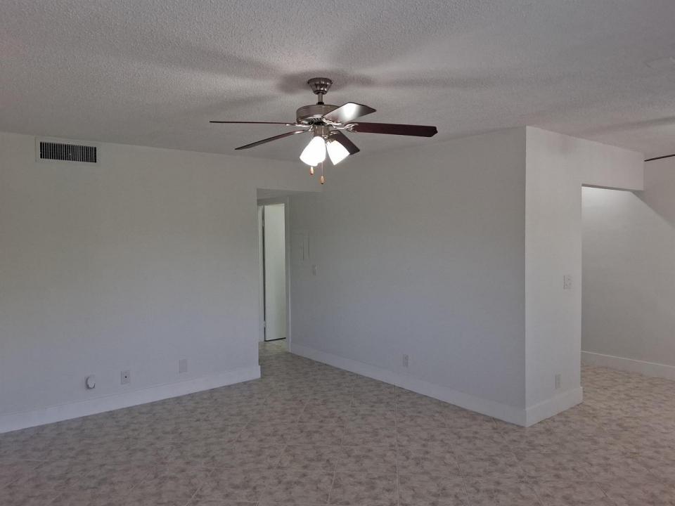 2100 Springdale Boulevard 303, Palm Springs, Floride 33461, États-Unis