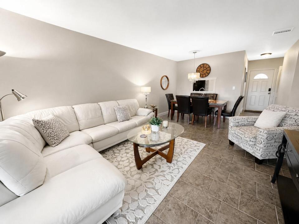 5131 W Oakland Park Boulevard 202, Lauderdale Lakes, Floride 33313, États-Unis