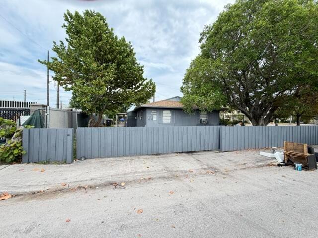 714 S H Street, Floride 33460, États-Unis