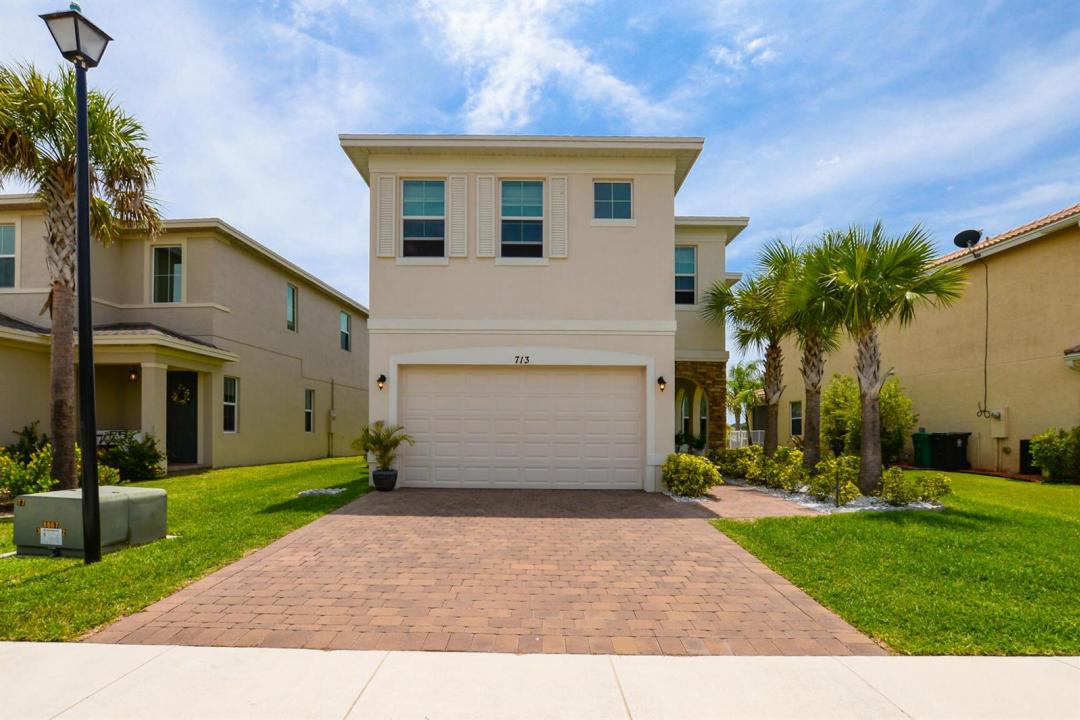 713 NW Leonardo Circle, Port St. Lucie, Florida 34986, USA