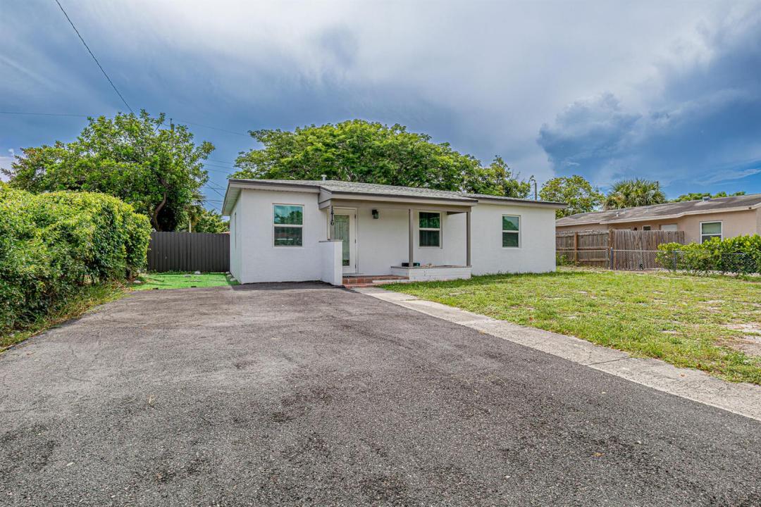 1416 S C Street, Florida 33460, USA