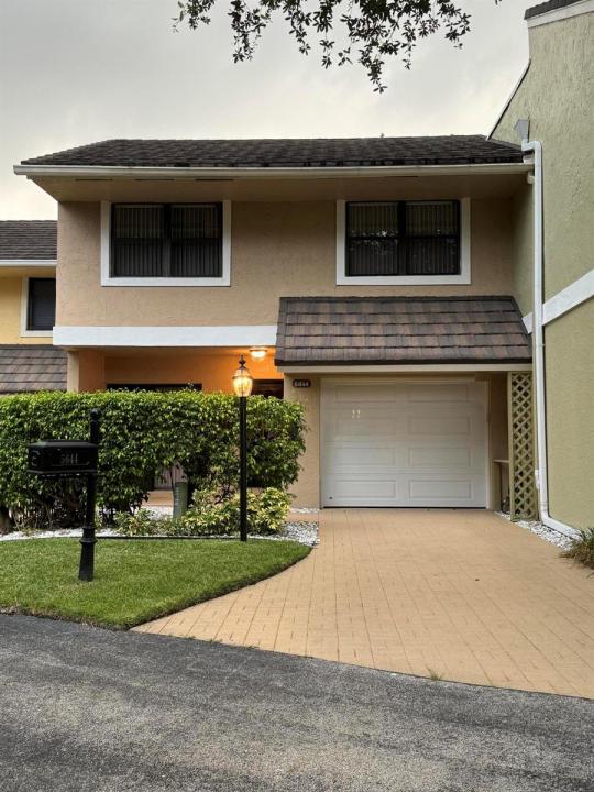 5644 Santiago Circle, Boca Raton, Florida 33433, USA