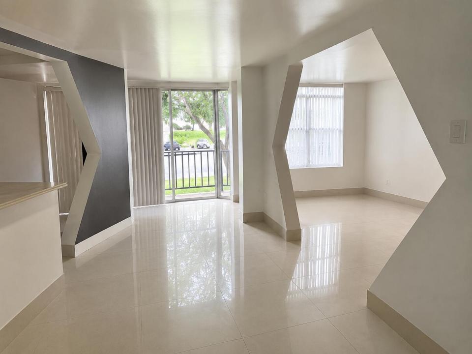 3690 INVERRARY Drive 2Z, Lauderhill, 플로리다 33319, 미국