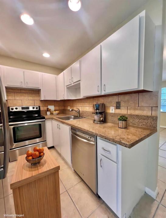 423 Glenwood Drive, West Palm Beach, Florida 33415, USA