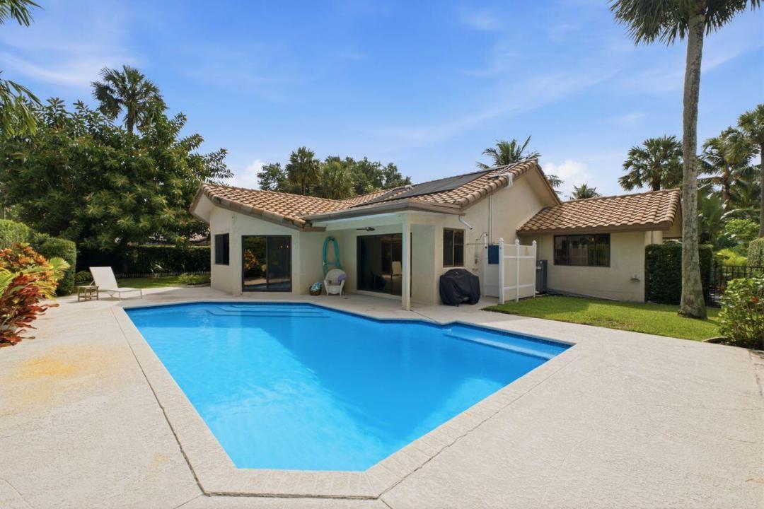2719 Oak Tree Lane, Oakland Park, Florida 33309, USA