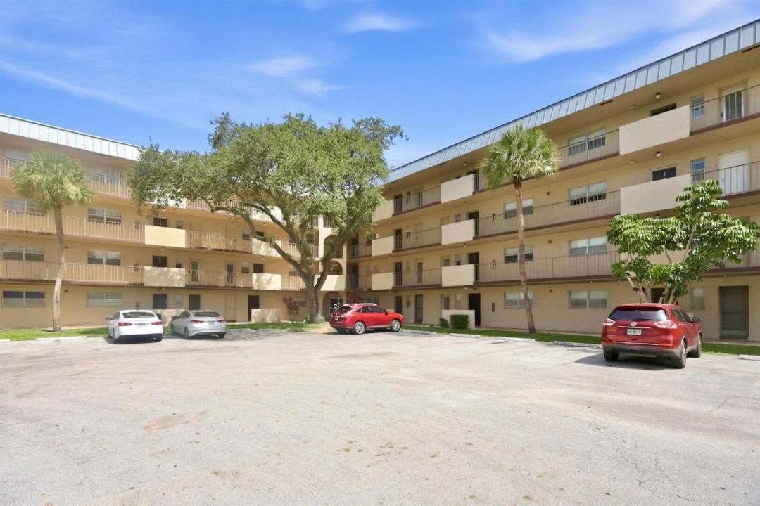 6301 N Falls Circle Drive 111, Lauderhill, Floride 33319, États-Unis