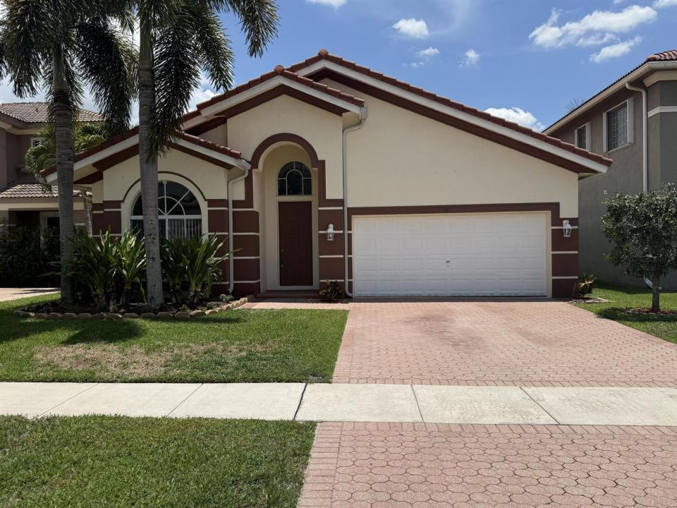 9084 Silver Glen Way, Lake Worth, Florida 33467, USA